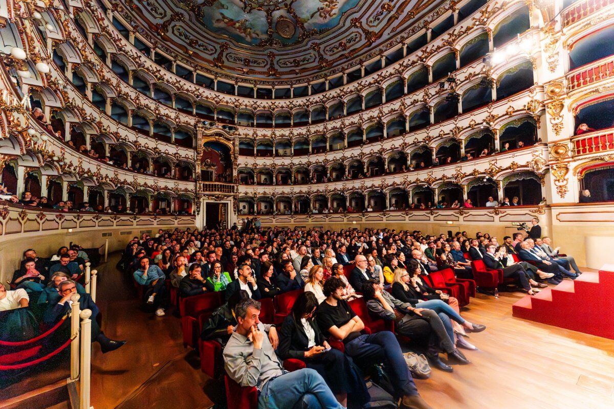 Il Teatro Municipale di Piacenza gremito per la cerimonia di IlPod